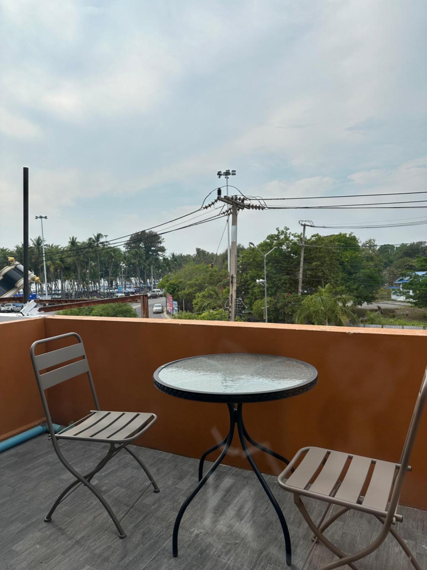 Alice Hostel Bangsaen Exterior foto